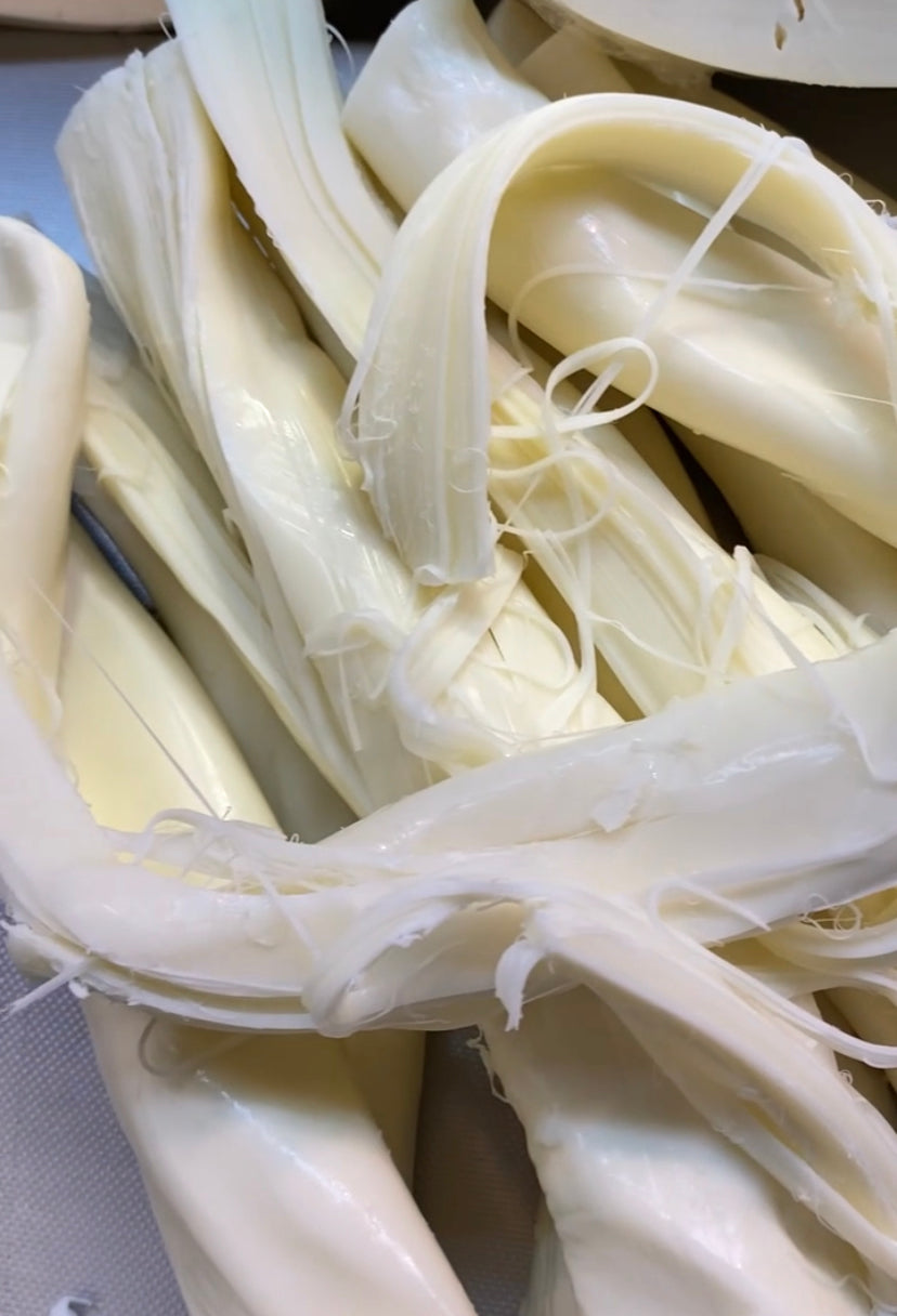 Tam Yağlı Az Tuzlu Çeçil Peyniri